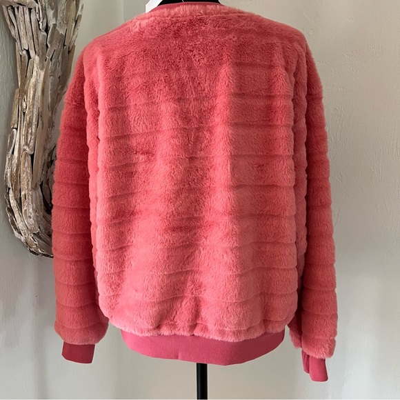 Steve Madden Faux Fur Sweatshirt Top stripe medium tea rose pink - Picture 3 of 16